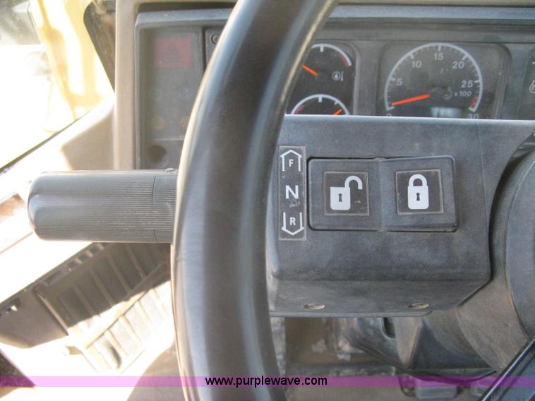 image for item A6395 1995 Caterpillar 938F wheel loader