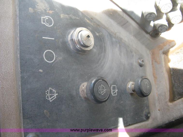 image for item A6395 1995 Caterpillar 938F wheel loader