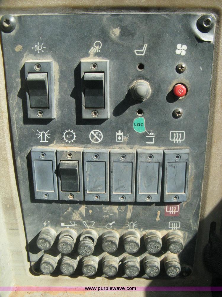 image for item A6395 1995 Caterpillar 938F wheel loader