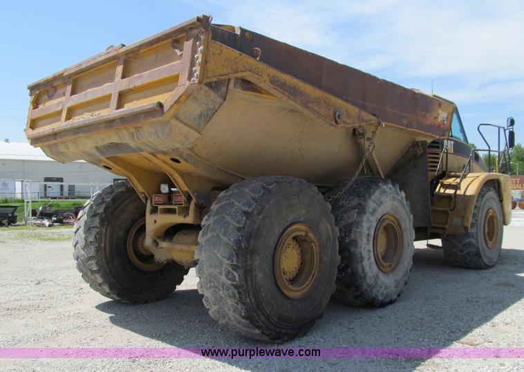 image for item A8313 2004 Caterpillar 740 articulated dump truck