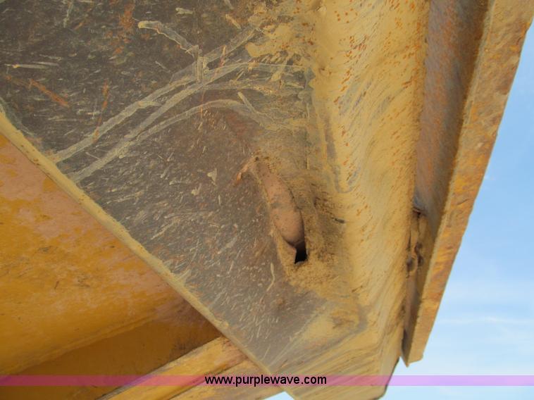 image for item A8313 2004 Caterpillar 740 articulated dump truck