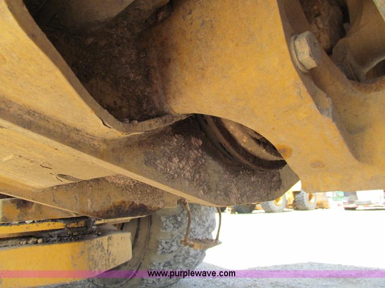 image for item A8313 2004 Caterpillar 740 articulated dump truck