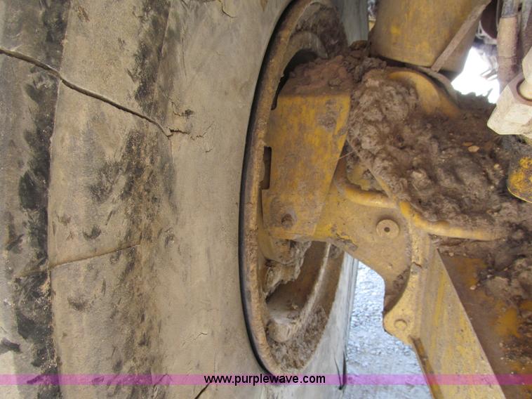 image for item A8313 2004 Caterpillar 740 articulated dump truck