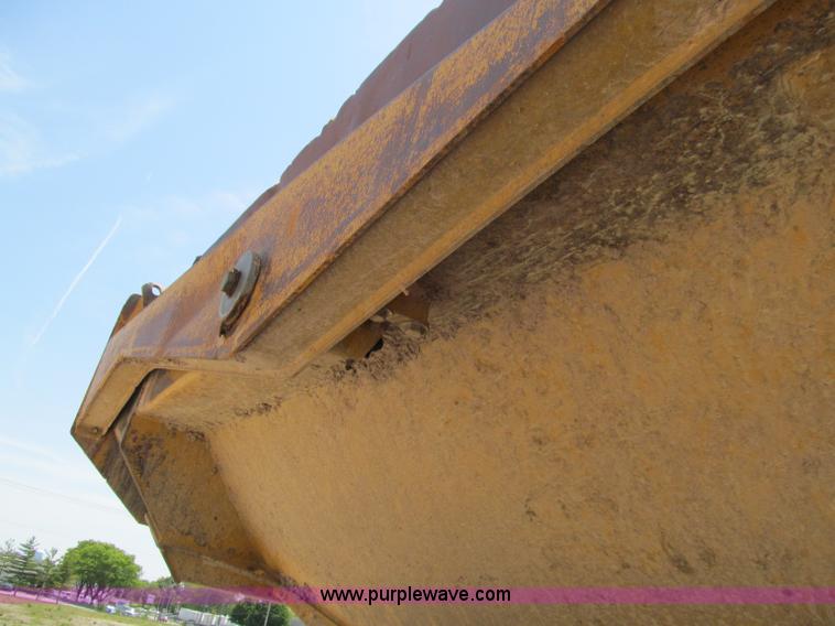 image for item A8313 2004 Caterpillar 740 articulated dump truck