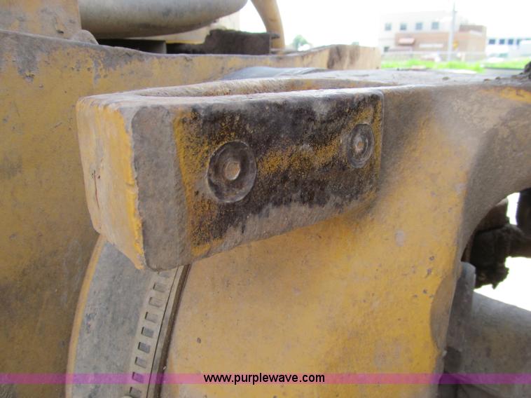 image for item A8313 2004 Caterpillar 740 articulated dump truck