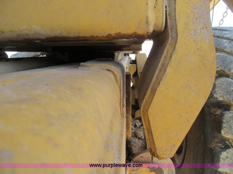 image for item A8313 2004 Caterpillar 740 articulated dump truck