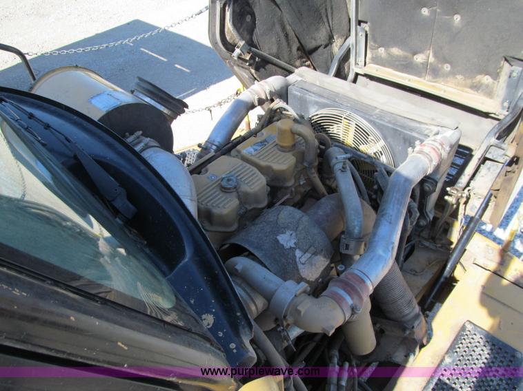 image for item A8313 2004 Caterpillar 740 articulated dump truck