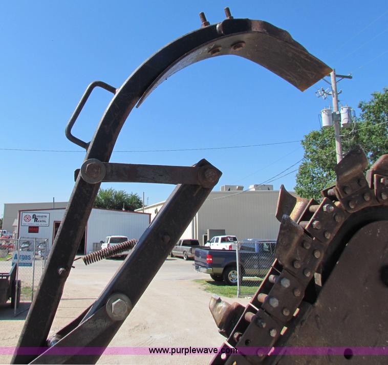 image for item B1304 2005 Ditch Witch RT40 trencher