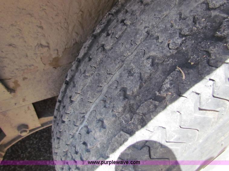 image for item B1306 2000 equipment trailer