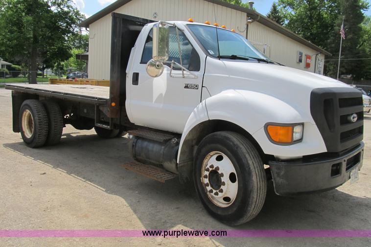 image for item B2709 2004 Ford F650 XL Super Duty flat bed truck
