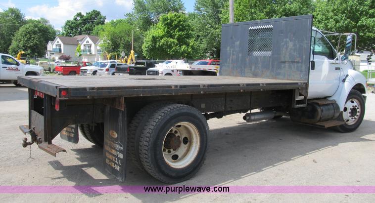 image for item B2709 2004 Ford F650 XL Super Duty flat bed truck