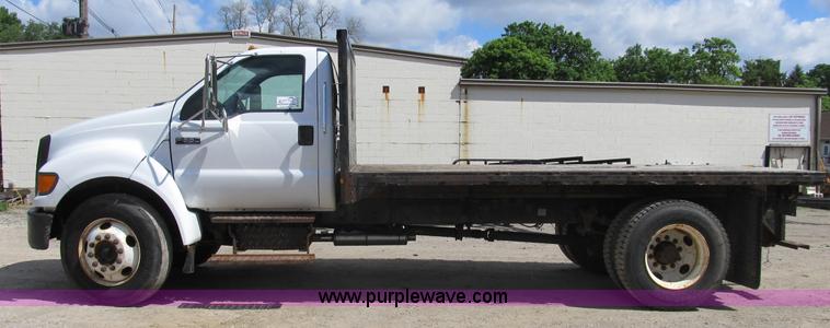 image for item B2709 2004 Ford F650 XL Super Duty flat bed truck