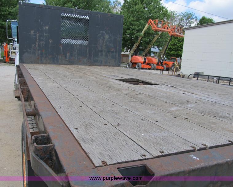 image for item B2709 2004 Ford F650 XL Super Duty flat bed truck