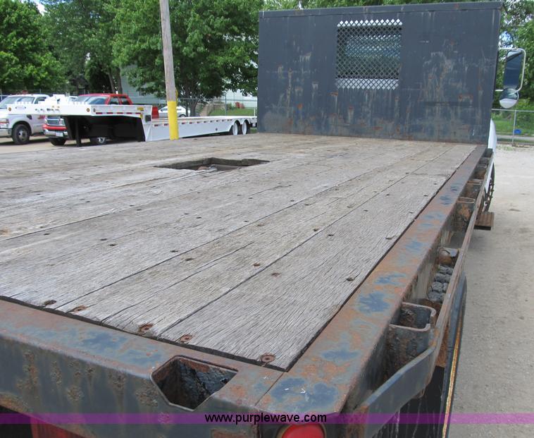 image for item B2709 2004 Ford F650 XL Super Duty flat bed truck
