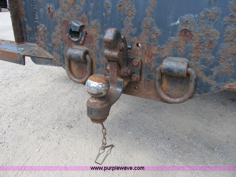 image for item B2709 2004 Ford F650 XL Super Duty flat bed truck