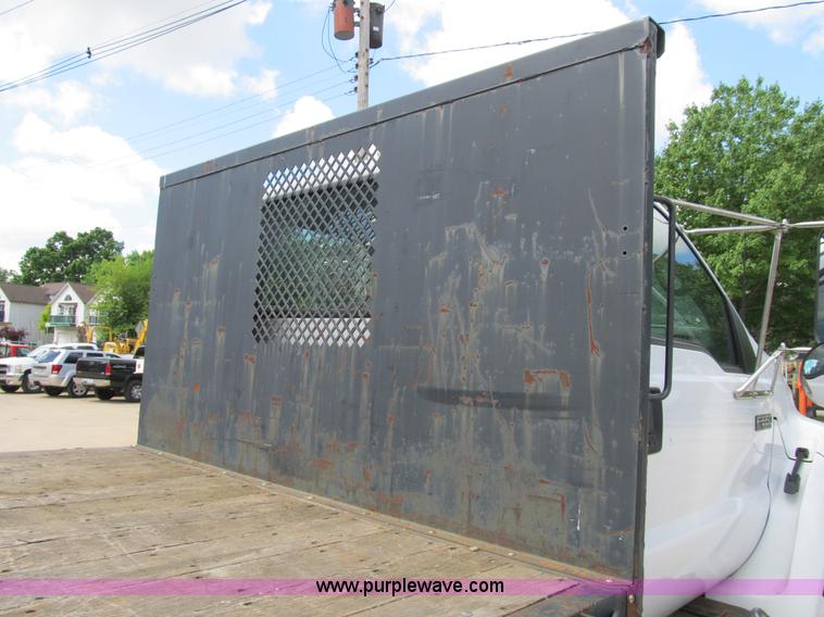 image for item B2709 2004 Ford F650 XL Super Duty flat bed truck