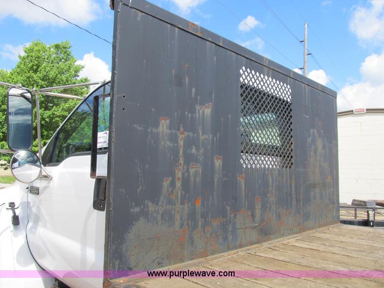 image for item B2709 2004 Ford F650 XL Super Duty flat bed truck