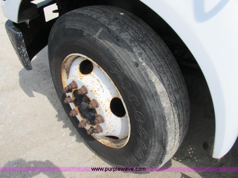 image for item B2709 2004 Ford F650 XL Super Duty flat bed truck