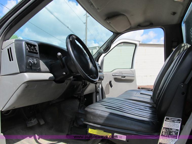 image for item B2709 2004 Ford F650 XL Super Duty flat bed truck