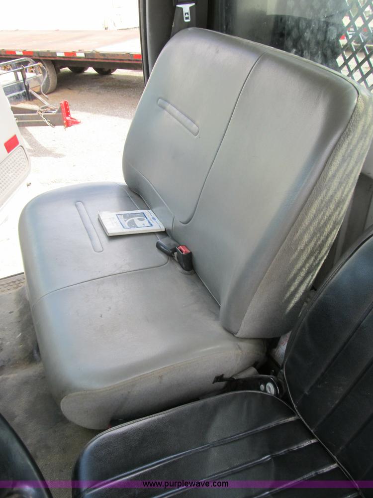 image for item B2709 2004 Ford F650 XL Super Duty flat bed truck