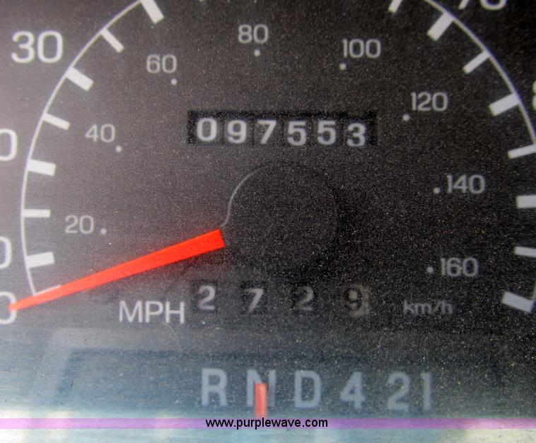 image for item B2709 2004 Ford F650 XL Super Duty flat bed truck