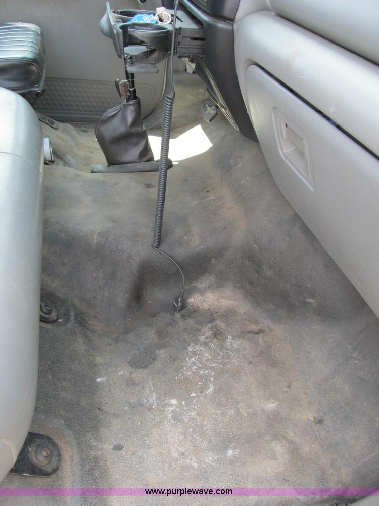 image for item B2709 2004 Ford F650 XL Super Duty flat bed truck