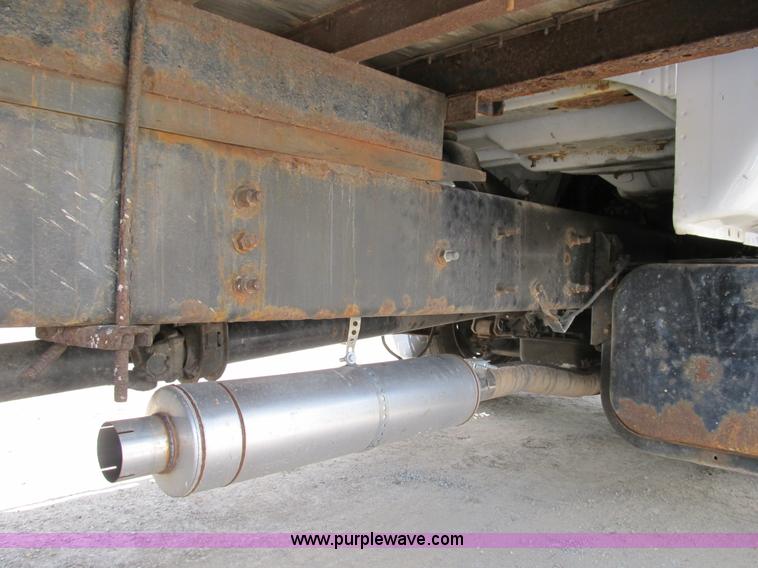 image for item B2709 2004 Ford F650 XL Super Duty flat bed truck