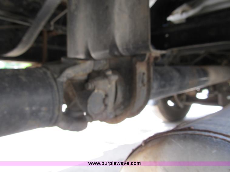 image for item B2709 2004 Ford F650 XL Super Duty flat bed truck