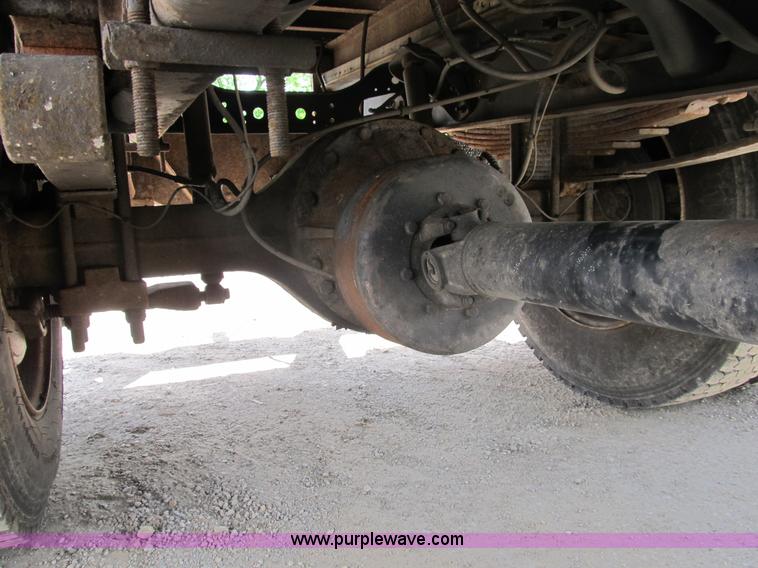 image for item B2709 2004 Ford F650 XL Super Duty flat bed truck