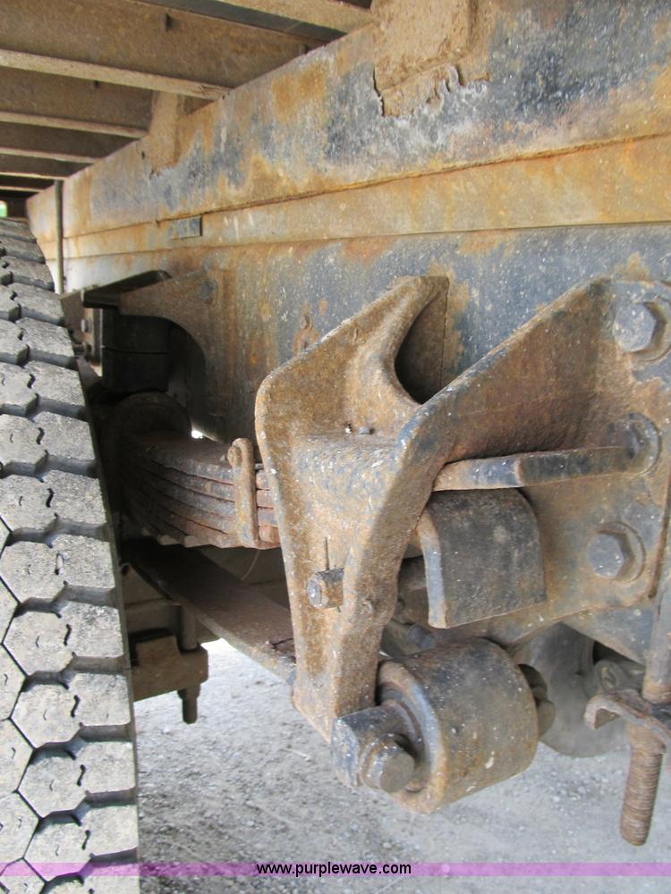 image for item B2709 2004 Ford F650 XL Super Duty flat bed truck