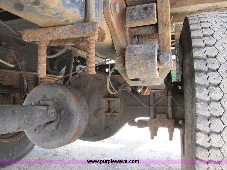 image for item B2709 2004 Ford F650 XL Super Duty flat bed truck