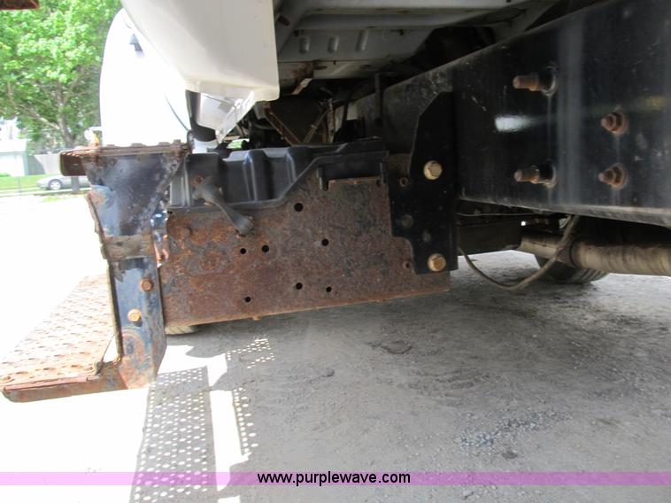 image for item B2709 2004 Ford F650 XL Super Duty flat bed truck