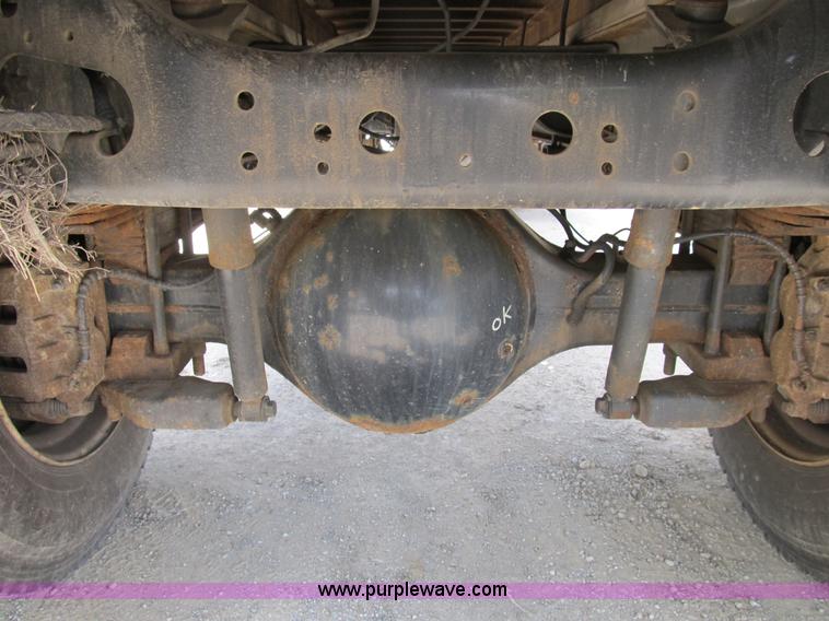 image for item B2709 2004 Ford F650 XL Super Duty flat bed truck