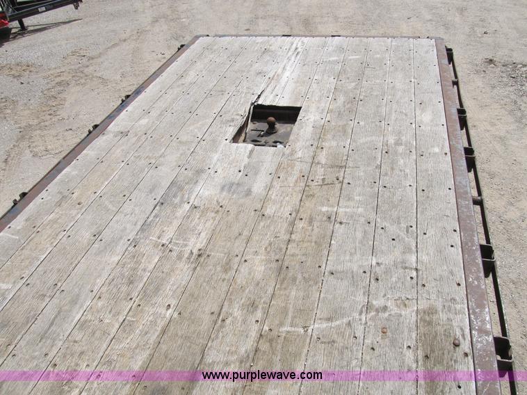 image for item B2709 2004 Ford F650 XL Super Duty flat bed truck