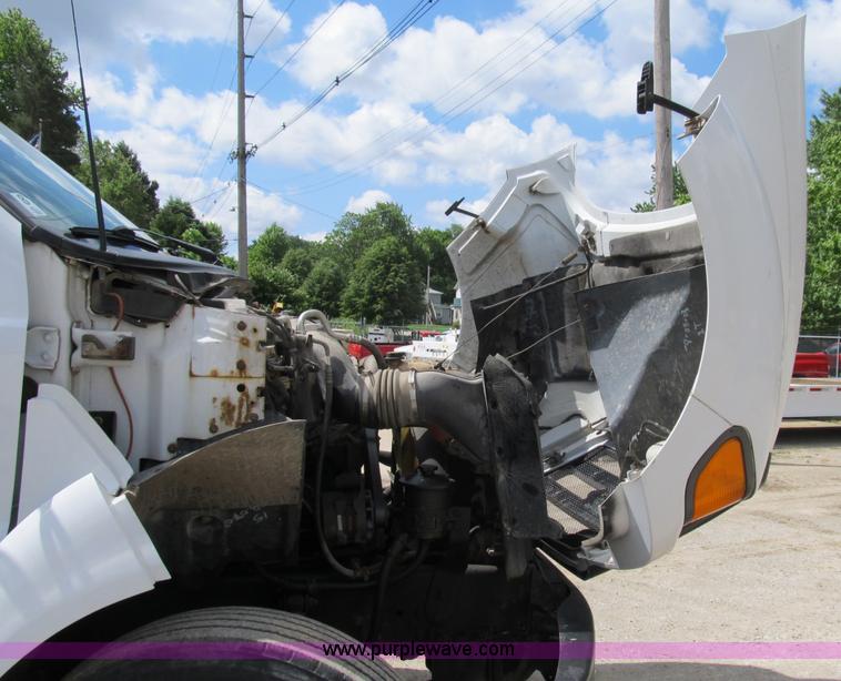 image for item B2709 2004 Ford F650 XL Super Duty flat bed truck