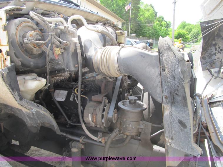 image for item B2709 2004 Ford F650 XL Super Duty flat bed truck