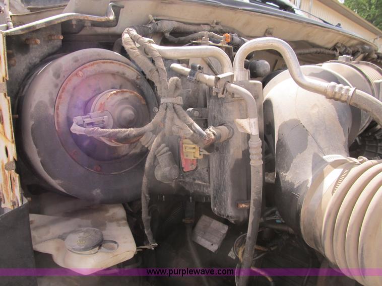 image for item B2709 2004 Ford F650 XL Super Duty flat bed truck