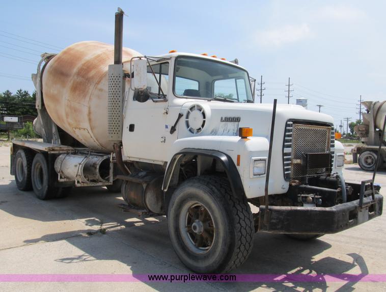 image for item B2710 1995 Ford LT8000 mixer truck