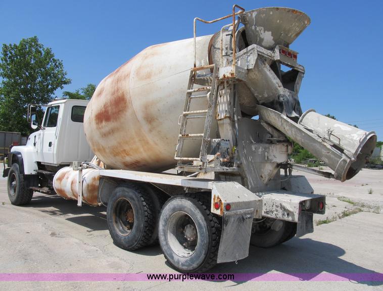 image for item B2710 1995 Ford LT8000 mixer truck