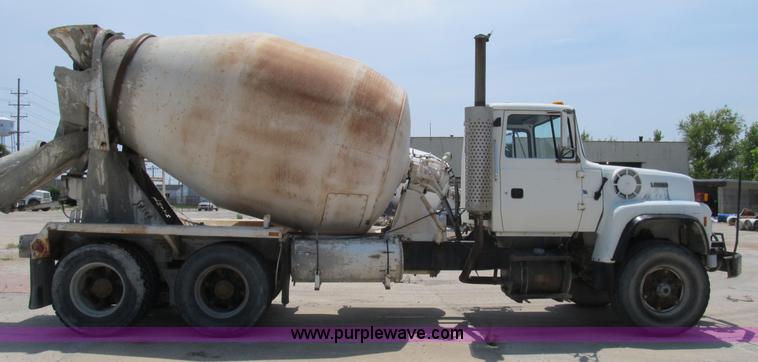 image for item B2710 1995 Ford LT8000 mixer truck