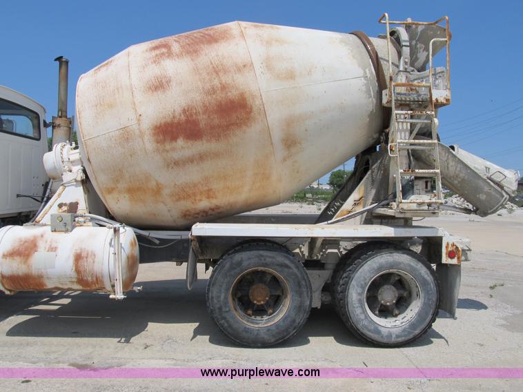 image for item B2710 1995 Ford LT8000 mixer truck