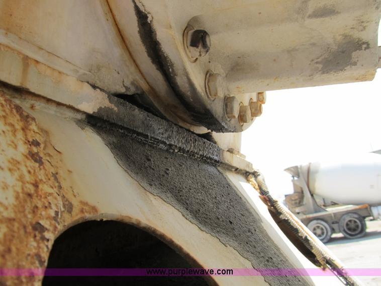 image for item B2710 1995 Ford LT8000 mixer truck