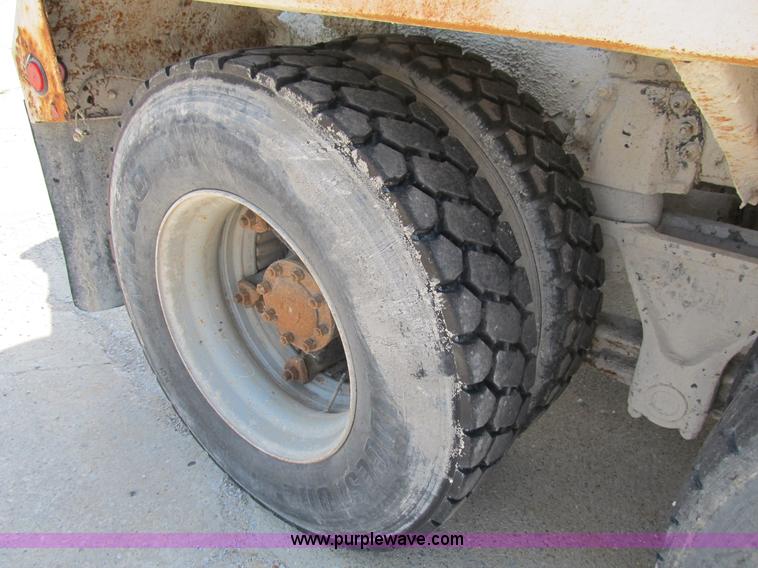 image for item B2710 1995 Ford LT8000 mixer truck