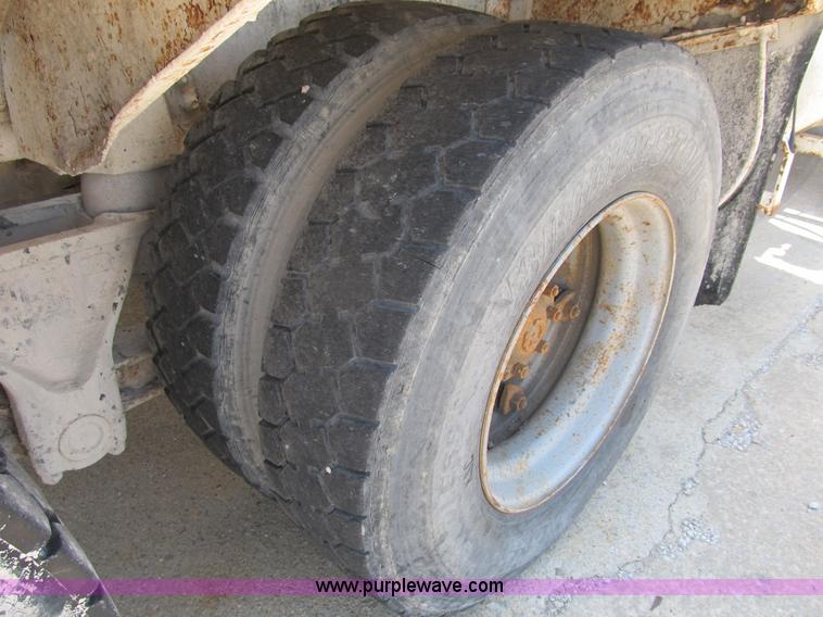 image for item B2710 1995 Ford LT8000 mixer truck