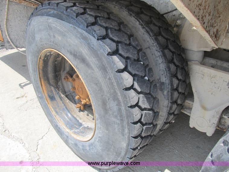 image for item B2710 1995 Ford LT8000 mixer truck