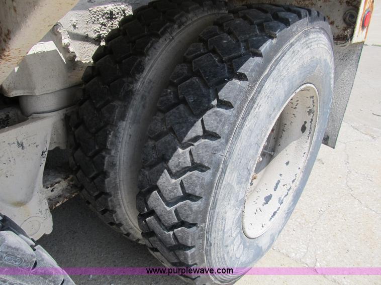 image for item B2710 1995 Ford LT8000 mixer truck