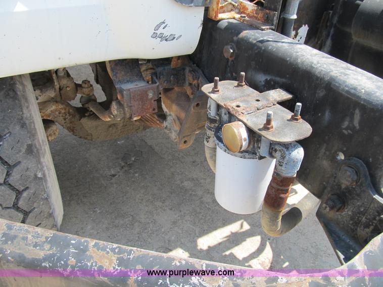 image for item B2710 1995 Ford LT8000 mixer truck
