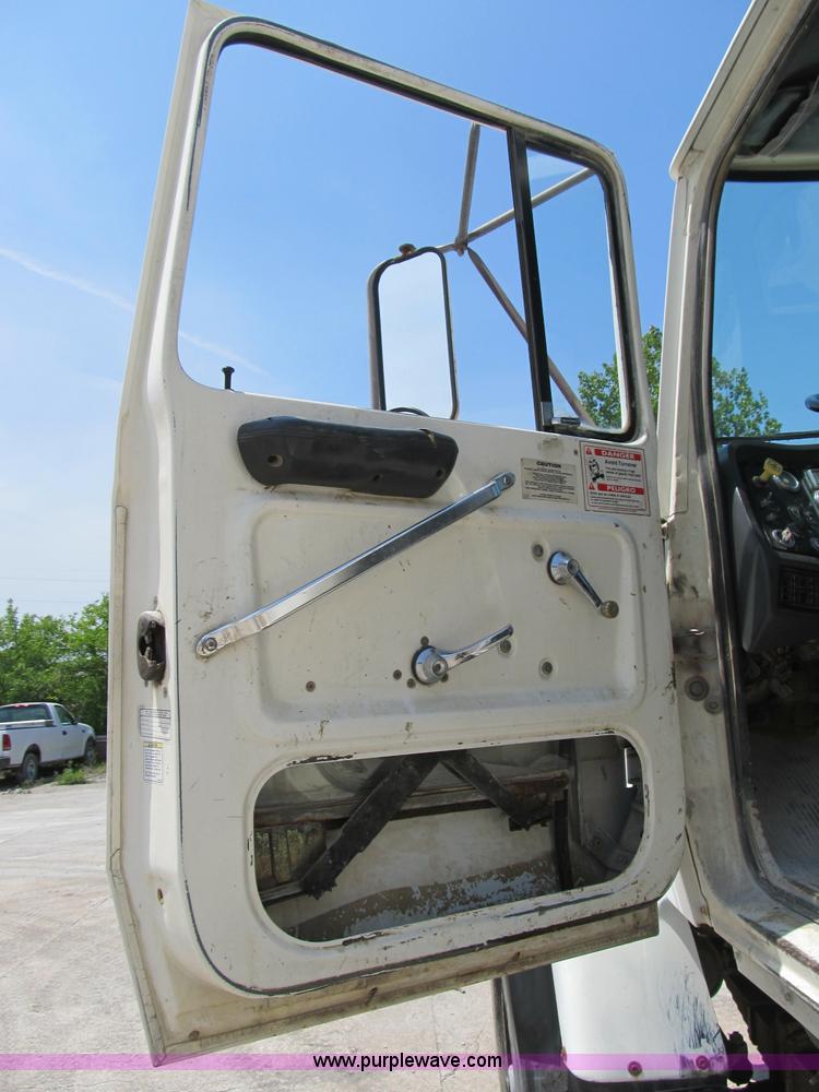 image for item B2710 1995 Ford LT8000 mixer truck