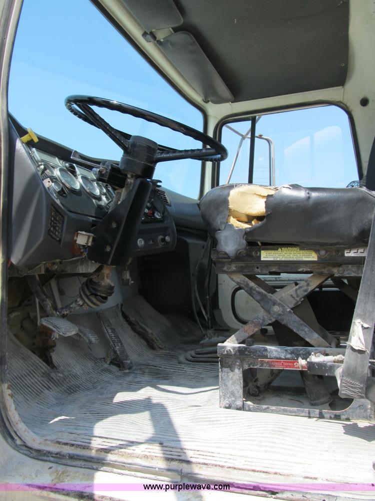 image for item B2710 1995 Ford LT8000 mixer truck