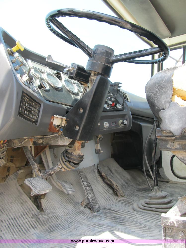 image for item B2710 1995 Ford LT8000 mixer truck